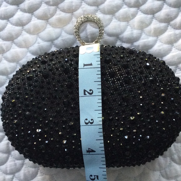 Elegant evening clutch with crossbody chain - Picture 8 of 8